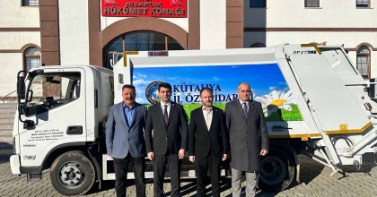 HİSARCIK’A HİBE ÇÖP TOPLAMA KAMYONU VE 65 ÇÖP KONTEYNERİ