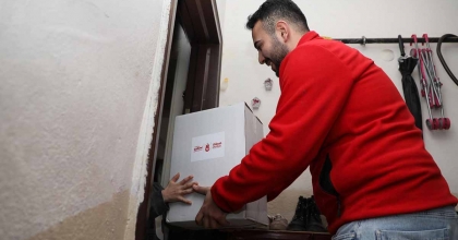 İHTİYAÇ SAHİPLERİNE ULAŞIYORLAR