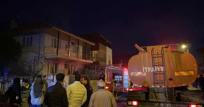 İKİ KATLI EVDE YANGIN PANİĞİ