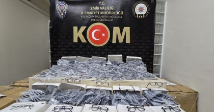 İZMİR'DE 14 BİN 95 ADET KAÇAK GÖZLÜK ELE GEÇİRİLDİ
