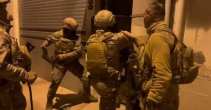 İZMİR’DE 26 AYRI ADRESE SİLAH KAÇAKÇILIĞI BASKINI: 15 GÖZALTI