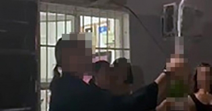 İZMİR'DE DEVLET OKULUNDA SKANDAL GÖRÜNTÜ