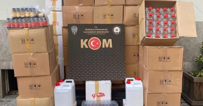 İZMİR’DE İŞ YERİ VE DEPOYA SAHTE ALKOL BASKINI