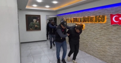 İZMİR'DE İŞ YERİNE KURŞUN YAĞDIRAN ŞÜPHELİLER YAKALANDI