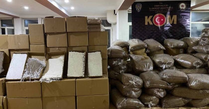 İZMİR'DE KAÇAKÇILIK OPERASYONLARINDA 2 TUTUKLAMA