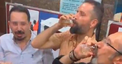 İZMİR'DE OKULDA ALKOL İÇEN ÖĞRETMENLER GÖREVDEN UZAKLAŞTIRILDI