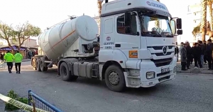 İZMİR’DE TIRIN ÇARPTIĞI 2 KADIN HAYATINI KAYBETTİ