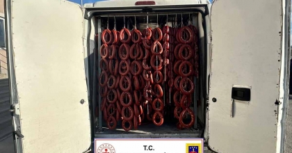 JANDARMA ETİKETİ DEĞİŞTİRİLMİŞ SUCUK ELE GEÇİRDİ