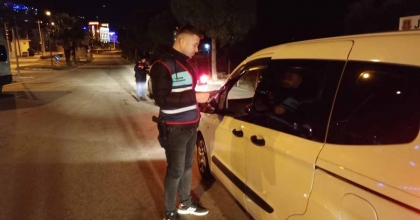 JANDARMA GÜNÜBİRLİK KİRALANAN EV VE ARAÇLARI DENETLEDİ