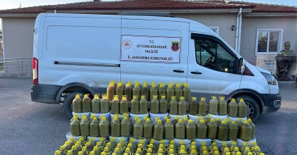JANDARMA SAHTE ZEYTİNYAĞI VE SALÇA ELE GEÇİRDİ