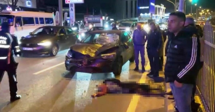 KIRMIZI IŞIKTA DURMAYAN OTOMOBİL YAŞLI KADINA ÇARPTI: 1 ÖLÜ