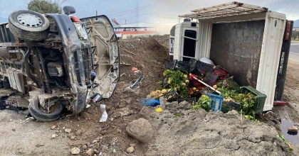 LASTİĞİ PATLAYAN ARAÇ DEVRİLDİ