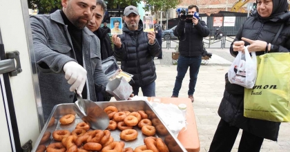 MANİSA'DA FERDİ TAYFUR HAYRANLARINDAN LOKMA HAYRI