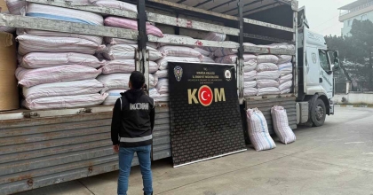 MANİSA'DA BİR TIR DOLUSU GÜMRÜK KAÇAĞI SİGARA ELE GEÇİRİLDİ