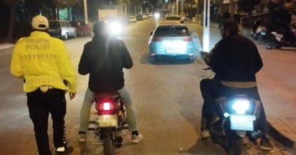 MANİSA'DA KURALLARA UYMAYAN MOTOSİKLETLİLERE CEZA YAĞDI