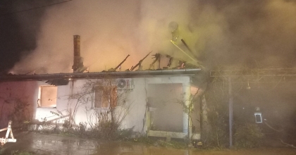 MANİSA'DA SOBADAN ÇIKAN YANGINDA EV KÜLE DÖNDÜ: 1 YARALI