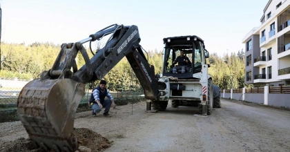 MENTEŞE’DE YOL YAPIM ÇALIŞMALARI SÜRÜYOR