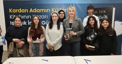 YAZAR IŞIL IŞIK OKURLARIYLA BULUŞTU