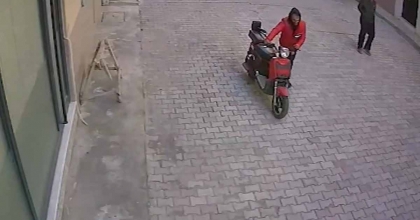 MOTOSİKLET HIRSIZI KISKIVRAK YAKALANDI
