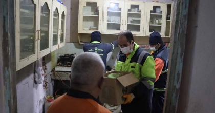 NAZİLLİ'DEKİ ÇÖP EVDEN 3 KAMYON DOLUSU ÇÖP ÇIKTI