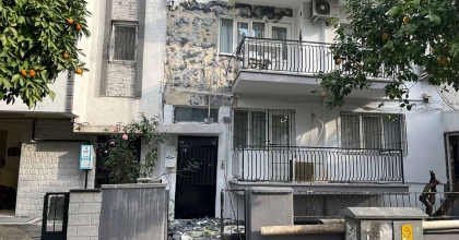 PARALARINI ALAMADIKLARI DAİRENİN DIŞ CEPHESİNİ SÖKTÜLER