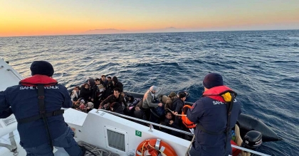 ÖLÜME SÜRÜKLENEN 11'İ ÇOCUK 36 GÖÇMEN KURTARILDI