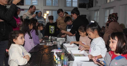 ÖZEL ÖĞRENCİLER SANATLA AKRANLARIYLA BAĞ KURUYOR