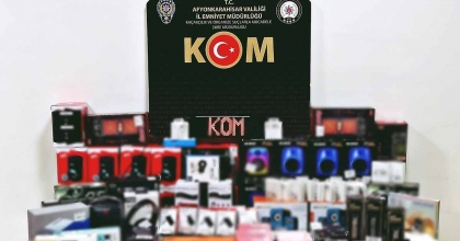 POLİS ÇOK SAYIDA KAÇAK ELEKTRONİK ÜRÜN ELE GEÇİRDİ