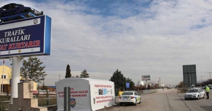 POLİSTEN ‘YAŞAM TÜNELİ’NDE UYGULAMALI EĞİTİM