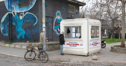 SELÇUK'TA VATANDAŞLAR HALK EKMEKTEN MEMNUN: EKMEK 9 TL