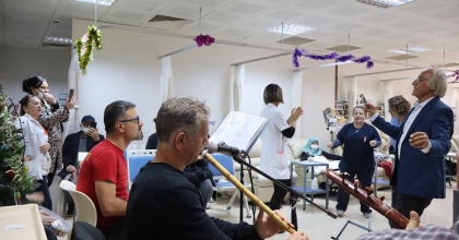 SAĞLIK ÇALIŞANLARINDAN KANSER HASTALARINA MORAL KONSERİ