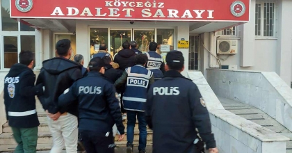 SAHTE POLİSLER, GERÇEK POLİSLERE YAKALANDI