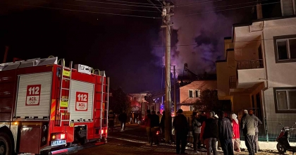 SEYDİKEMER’DEKİ ÇATI YANGINI KORKUTTU