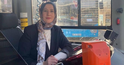 SOMA'NIN İLK KADIN HALK OTOBÜSÜ ŞOFÖRÜ GÖREVİNE BAŞLADI
