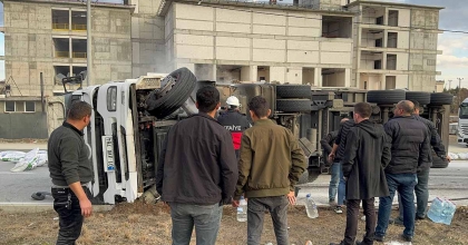 TIRDA ÇIKAN YANGINA İLK MÜDAHALEYİ JANDARMA YAPTI