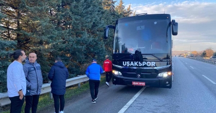 TAKIM OTOBÜSÜNE TAŞLI SALDIRIDA SPORTİF DİREKTÖR YARALANDI