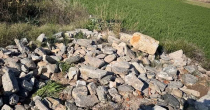 SİT ALANINDAN TOPLADIKLARI TAŞLARI EV YAPIMINDA KULLANACAKLARDI