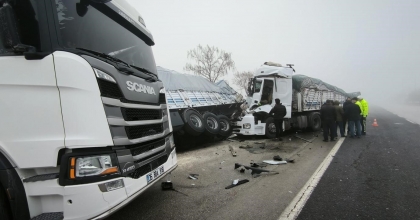 TIRLARIN ÇARPIŞTIĞI KAZADA FACİADAN DÖNÜLDÜ