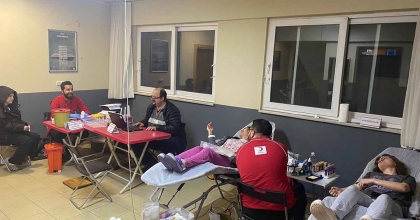 ÜNİVERSİTELİ GENÇLER KAN BAĞIŞINA DİKKAT ÇEKTİ