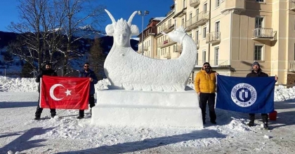 UŞAK ÜNİVERSİTESİ DÜNYA KAR FESTİVALİNDE BİRİNCİ SEÇİLDİ