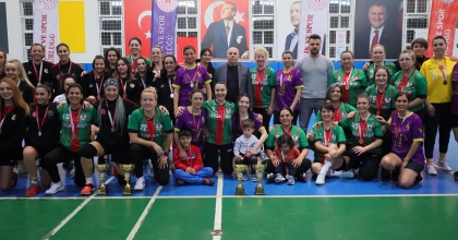 VETERAN KADIN HENTBOLCULAR DENİZLİ’DE BULUŞTU