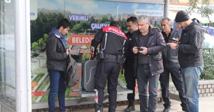 YEMEK YEMEYE GİTTİ, VALİZLERİNDEN OLUYORDU