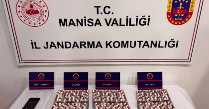 YÜZLERCE SENTETİK ECZA HAPIYLA YAKALANDI