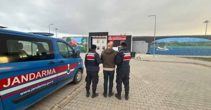 AFYONKARAHİSAR’DA HIRSIZLIK SUÇUNDAN ARANAN ŞAHIS YAKALANDI
