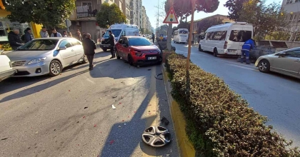 AYDIN'DA OTOMOBİLLER ÇARPIŞTI: 3 YARALI