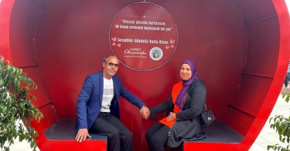 BAŞKAN ÖKÜZCÜOĞLU'NDAN İLK KARANFİL EŞİNE