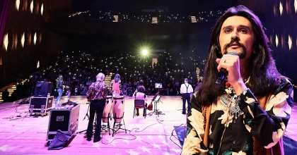 BÜYÜKŞEHİR, BARIŞ MANÇO İÇİN ANMA GECESİ DÜZENLEDİ