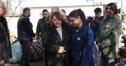 BAŞKAN GENÇAY’DAN EVİ YANAN AİLEYE YARDIM ELİ