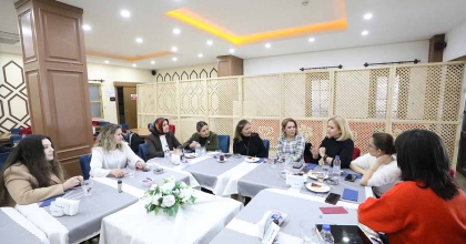 CHP'Lİ BELEDİYE BAŞKANLARININ EŞLERİ 'ORTAK AKIL' İÇİN BULUŞTU