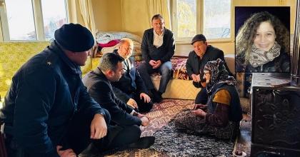 DEPREM ŞEHİDİ ÇİVRİLLİ ÖĞRETMEN UNUTULMADI